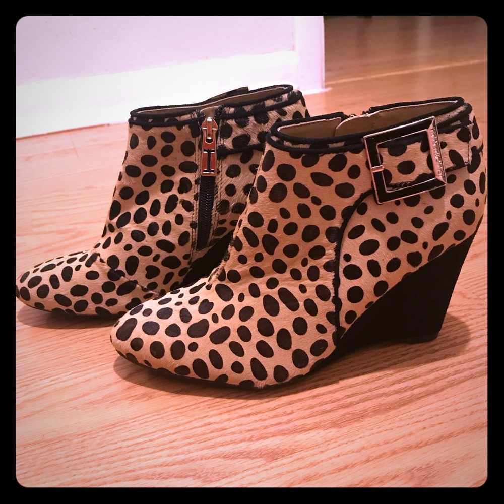 Isaac Mizrahi Cheetah Print Ankle Wedge Booties